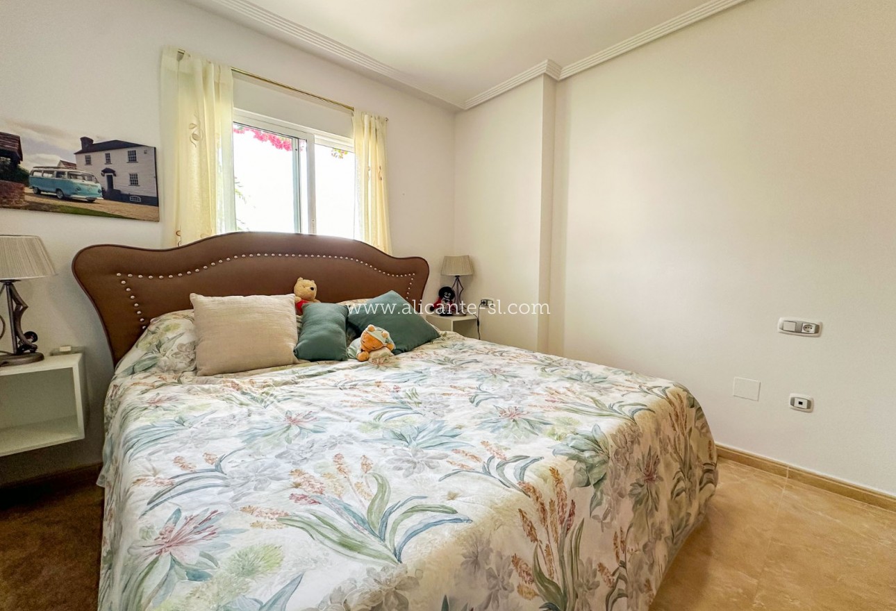 Sale - Villa  - Hondón de las Nieves