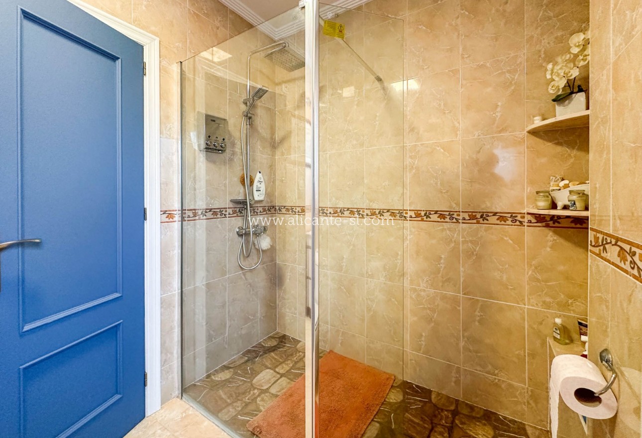 Sale - Villa  - Hondón de las Nieves