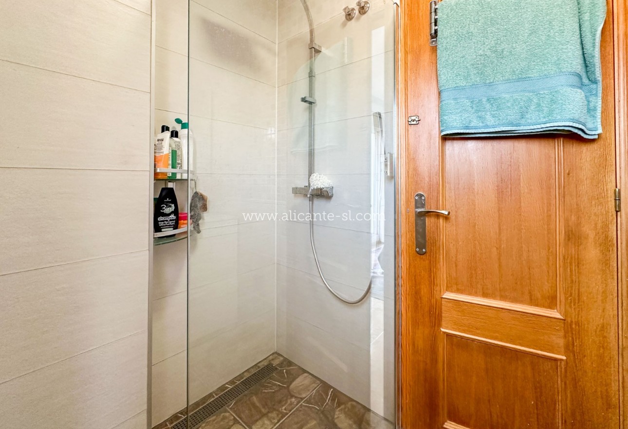 Sale - Villa  - Hondón de las Nieves