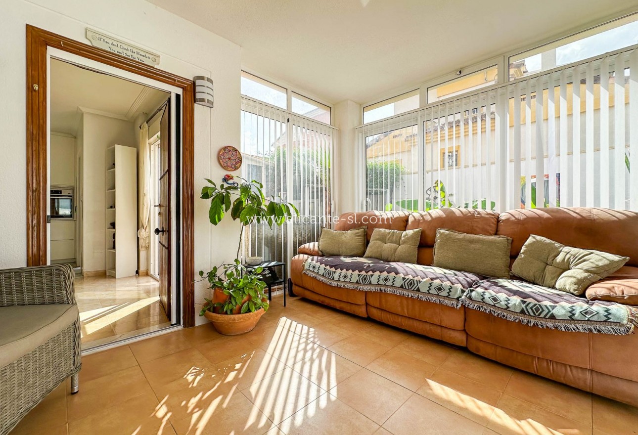 Sale - Villa  - Hondón de las Nieves