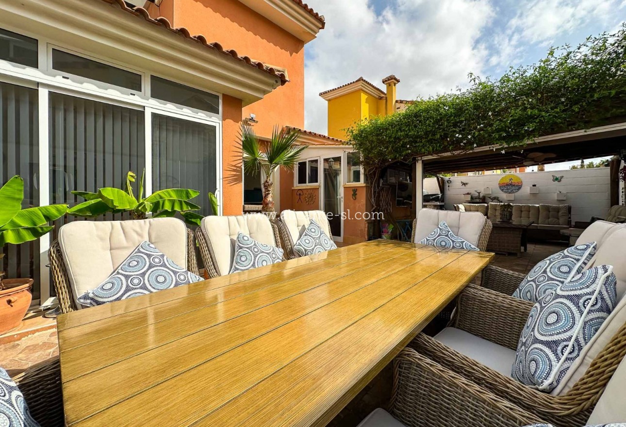 Sale - Villa  - Hondón de las Nieves