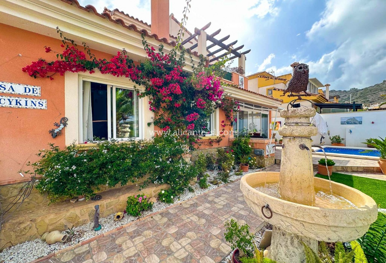 Sale - Villa  - Hondón de las Nieves