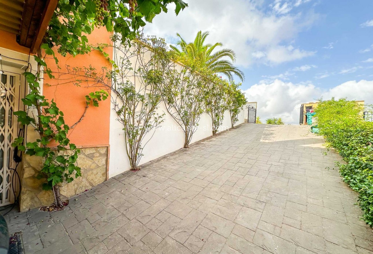 Sale - Villa  - Hondón de las Nieves