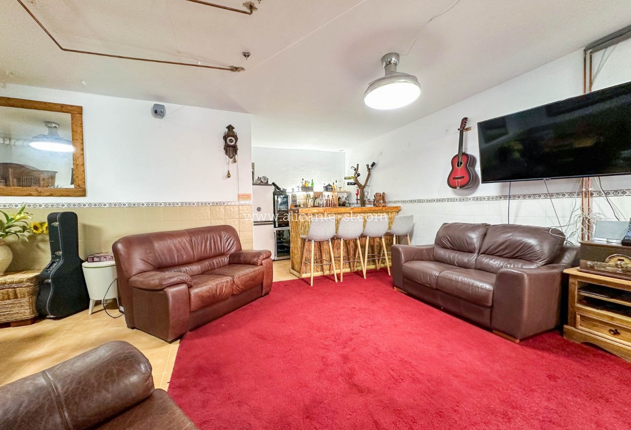 Sale - Villa  - Hondón de las Nieves