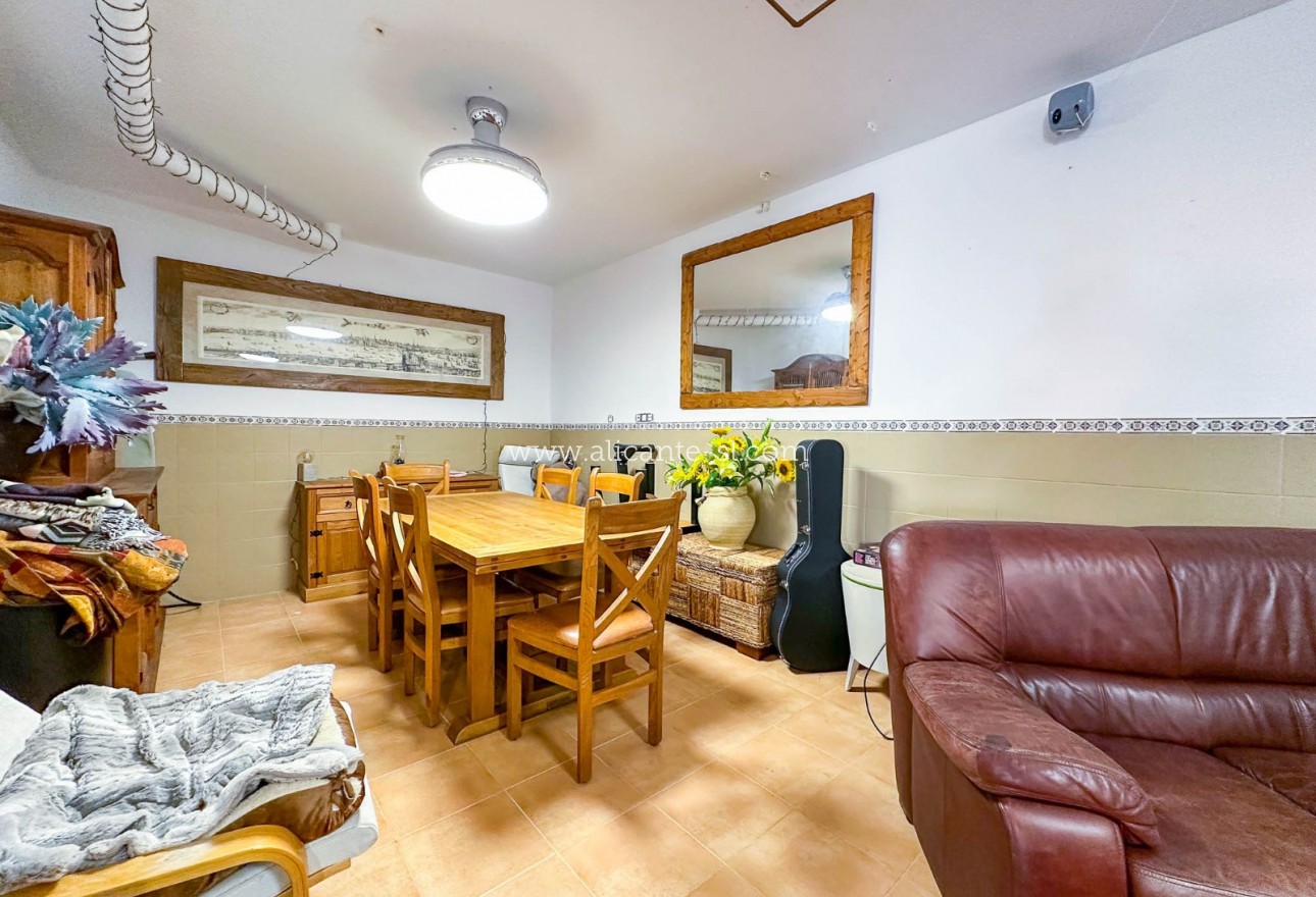 Sale - Villa  - Hondón de las Nieves