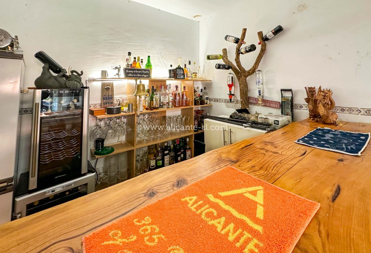 Sale - Villa  - Hondón de las Nieves