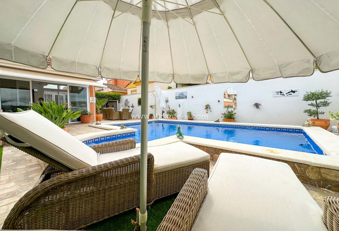 Sale - Villa  - Hondón de las Nieves