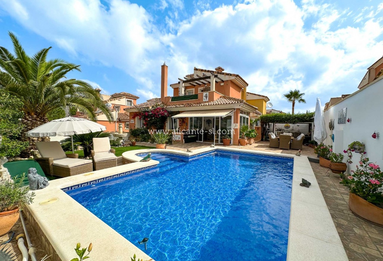 Sale - Villa  - Hondón de las Nieves