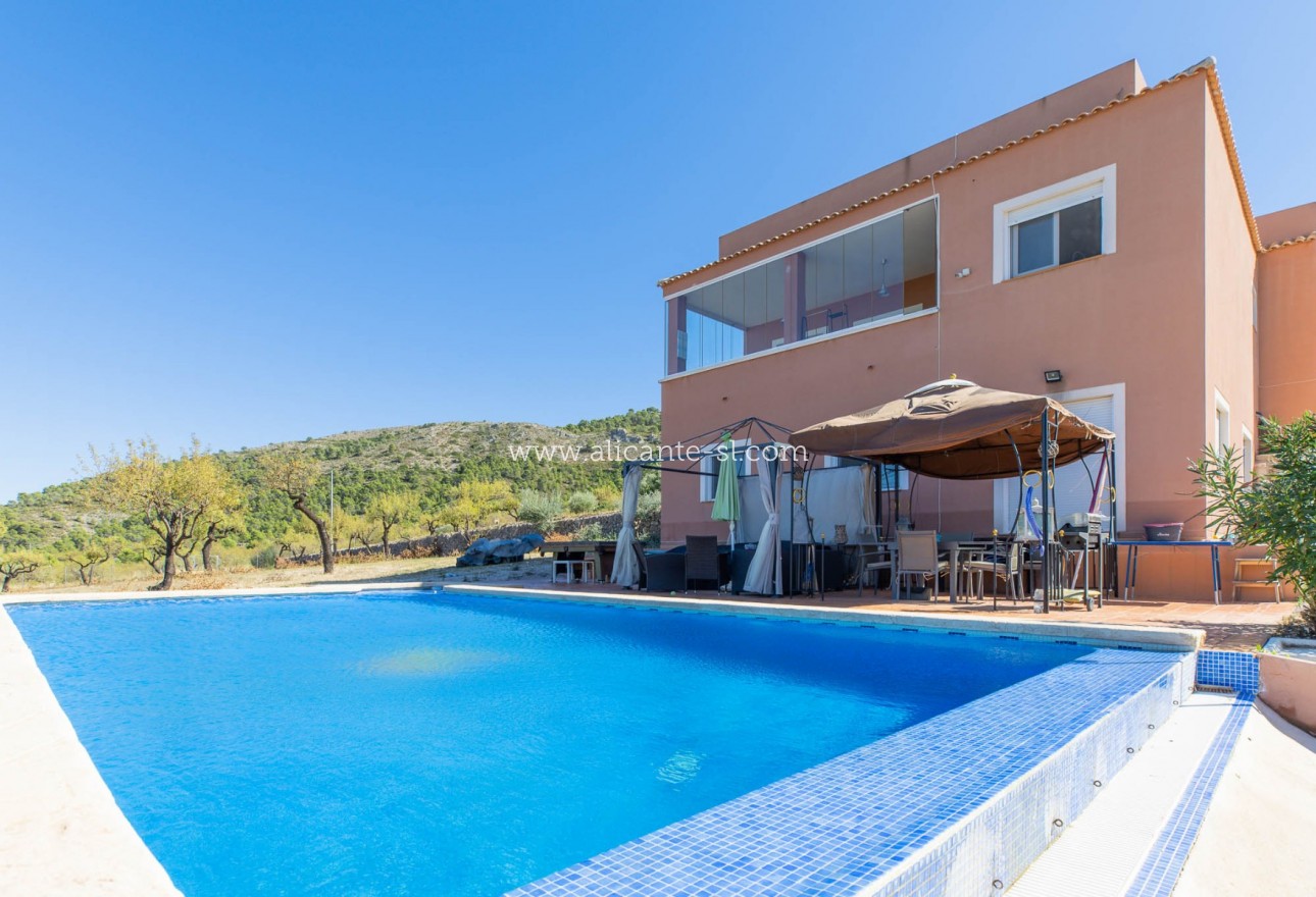 Sale - Villa  - Hondón de las Nieves