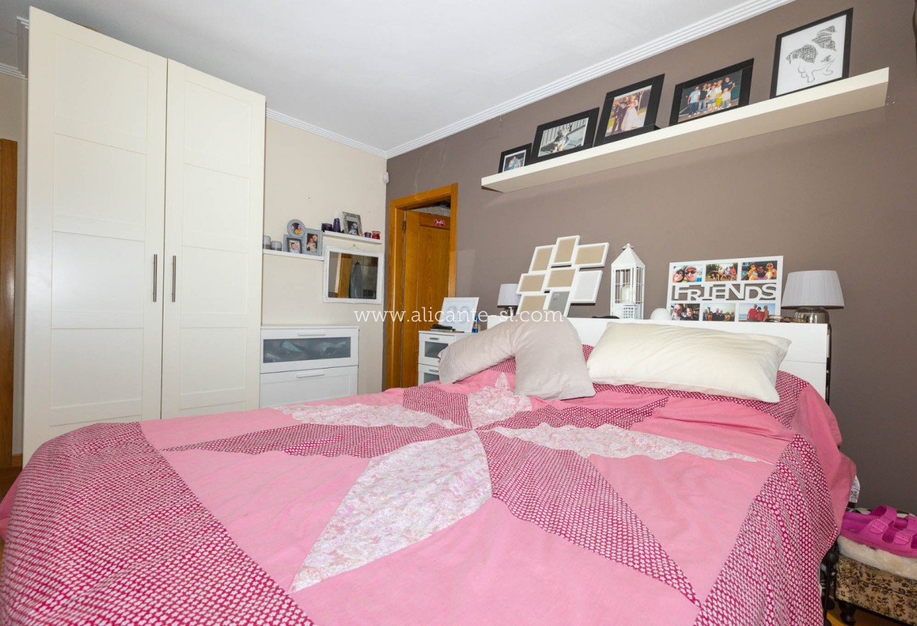 Sale - Villa  - Hondón de las Nieves