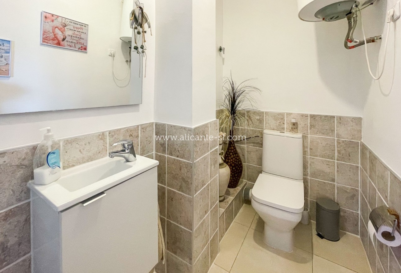 Sale - Villa  - Hondón de las Nieves