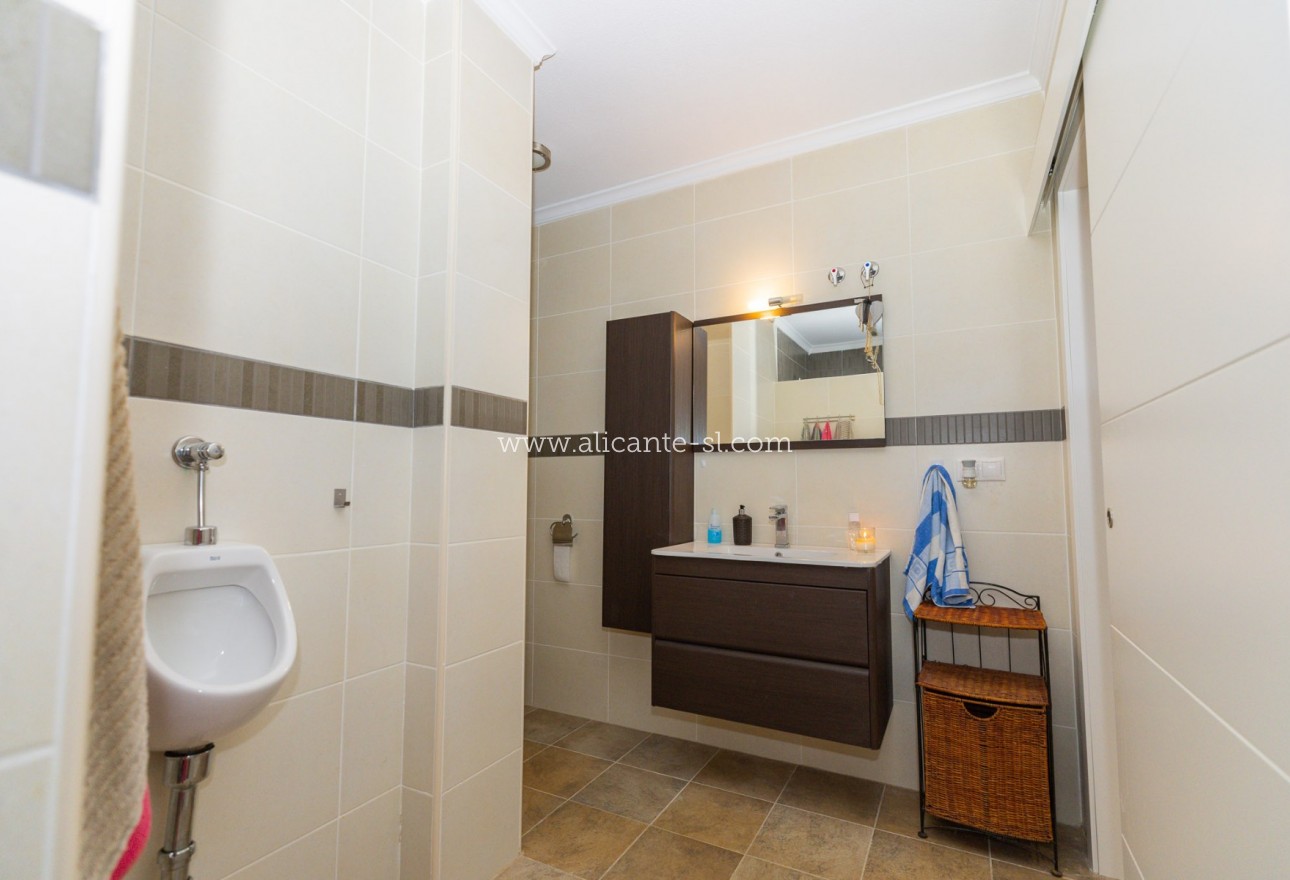 Sale - Villa  - Hondón de las Nieves