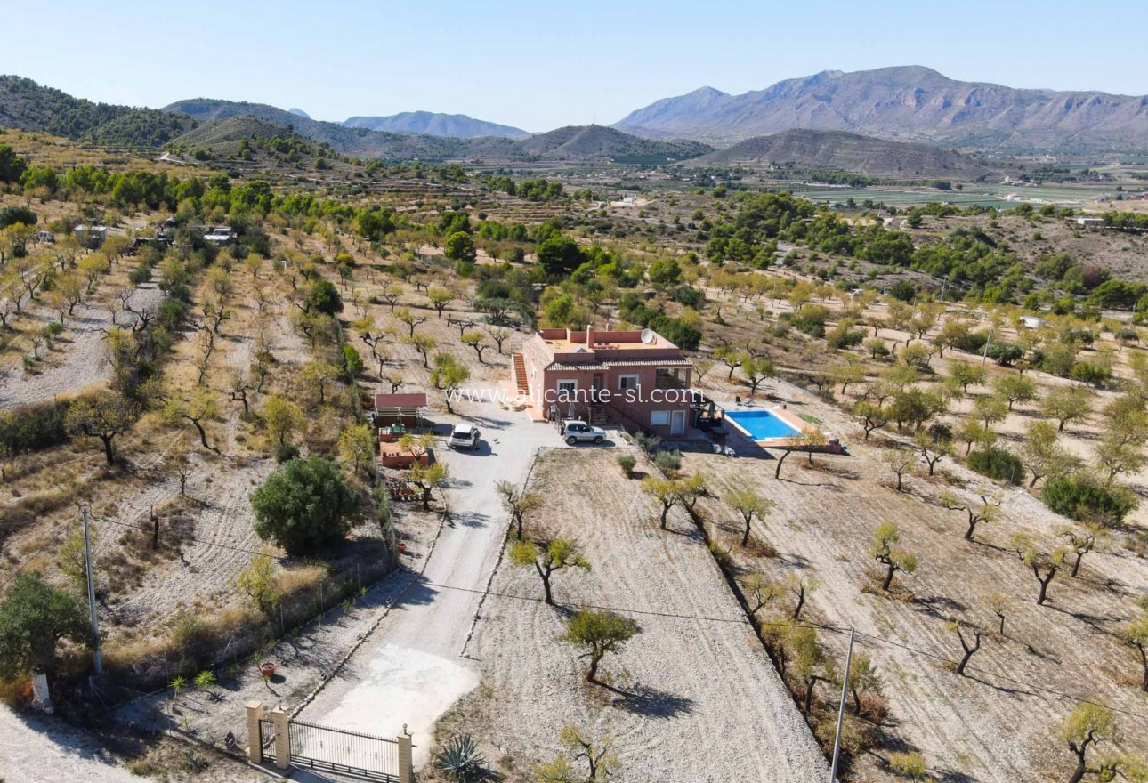 Sale - Villa  - Hondón de las Nieves