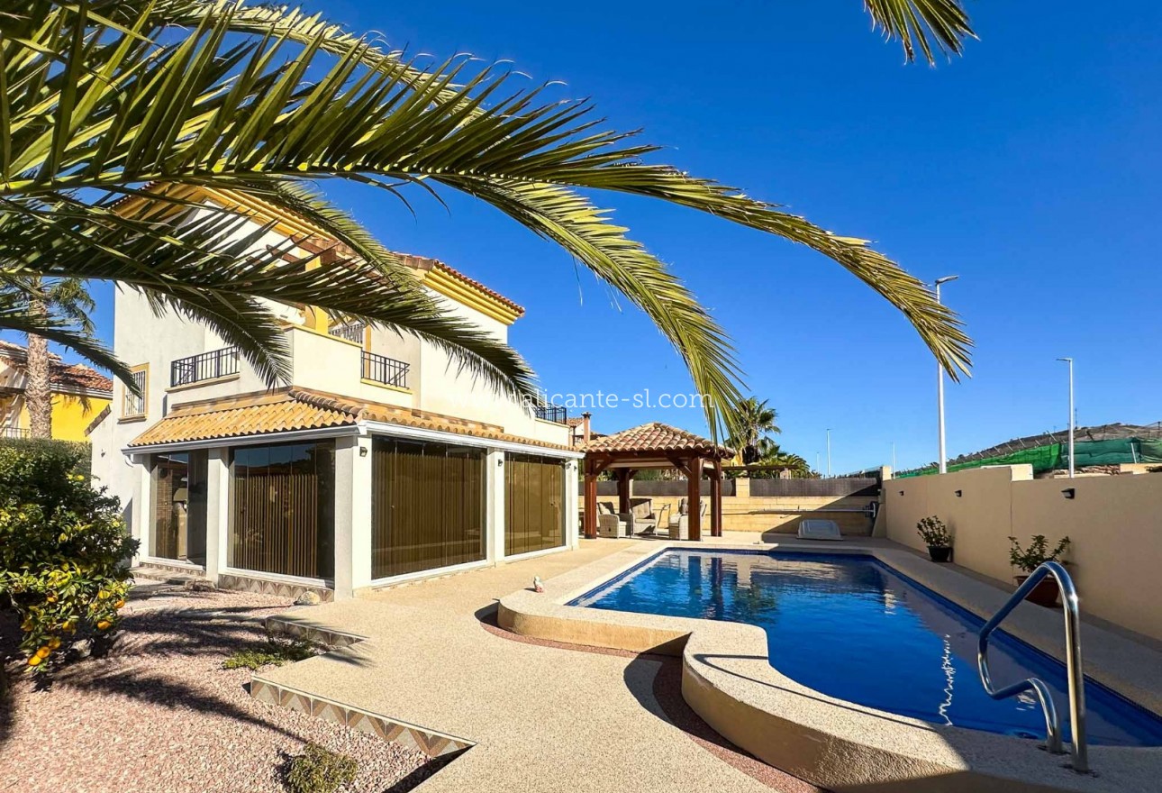 Sale - Villa  - Hondón de las Nieves