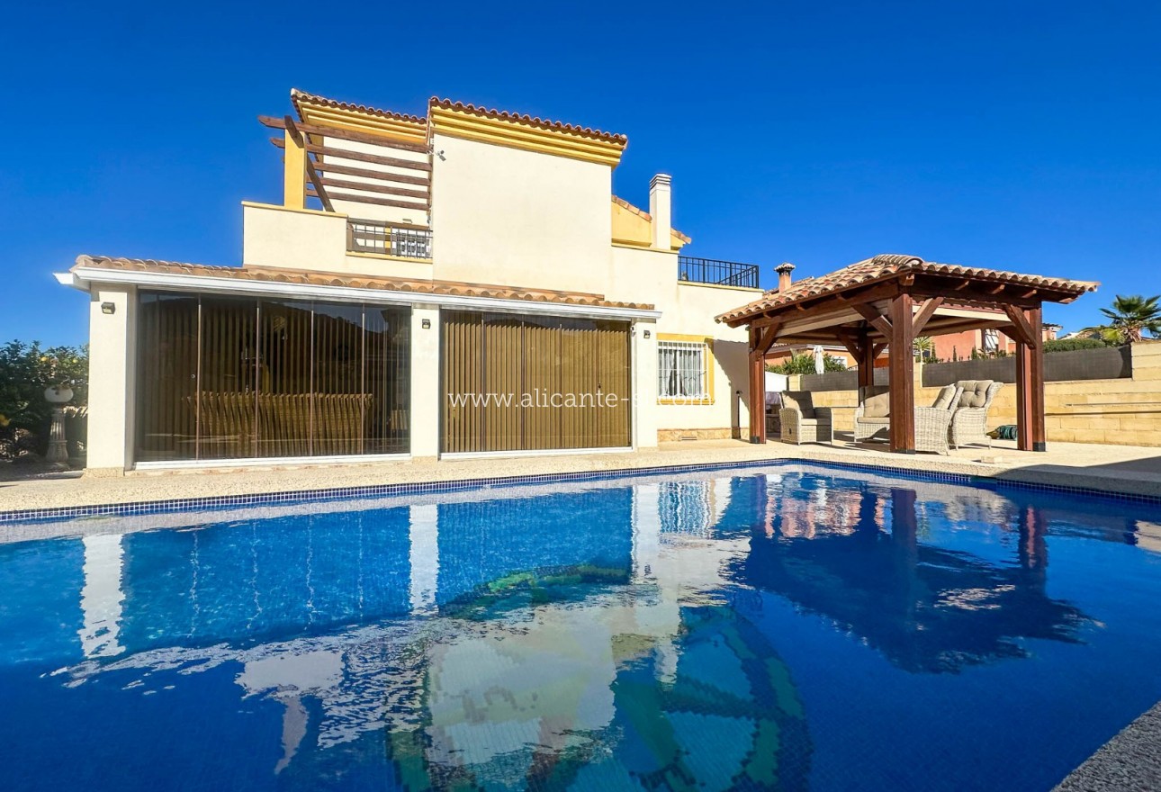 Sale - Villa  - Hondón de las Nieves