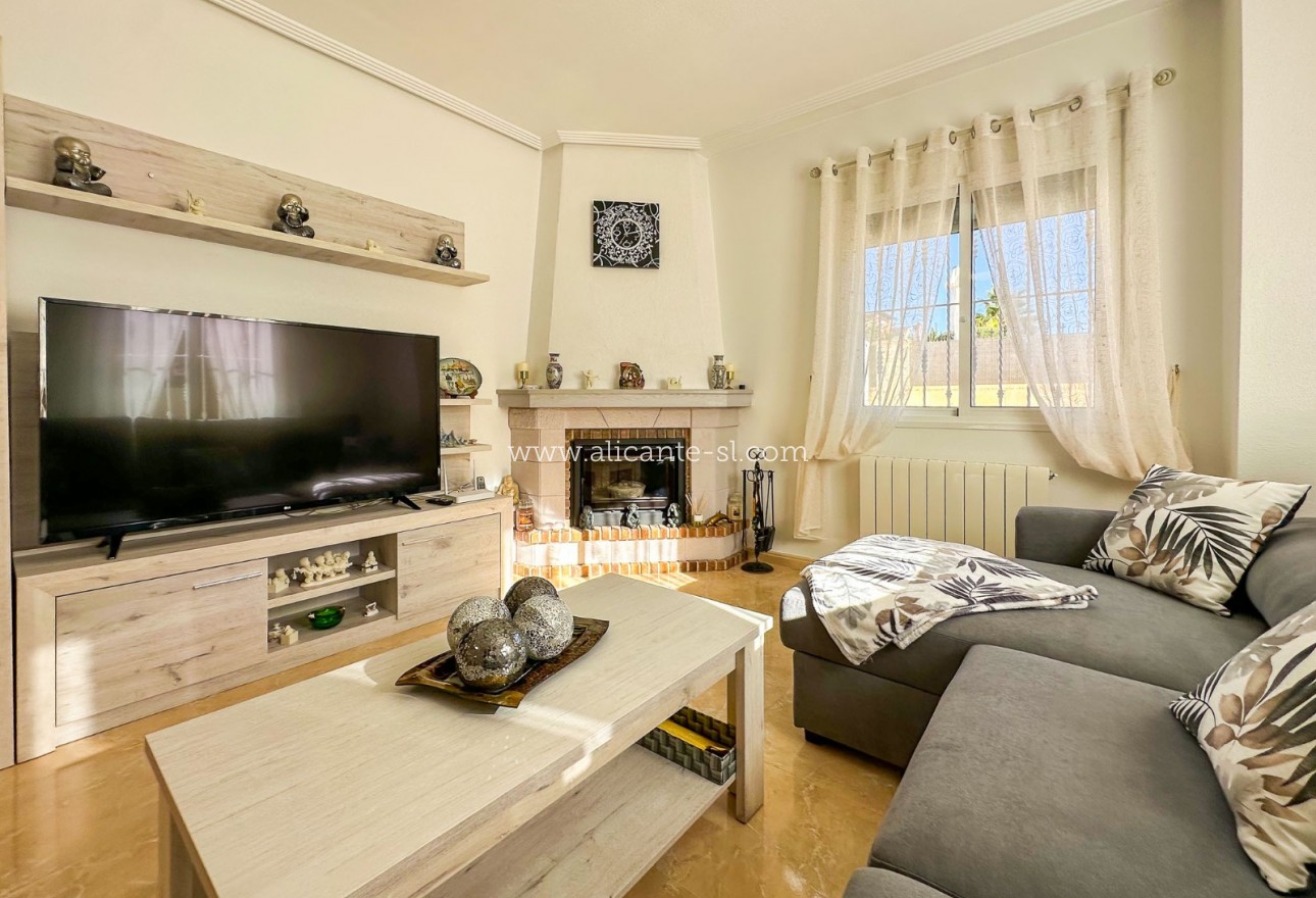 Sale - Villa  - Hondón de las Nieves