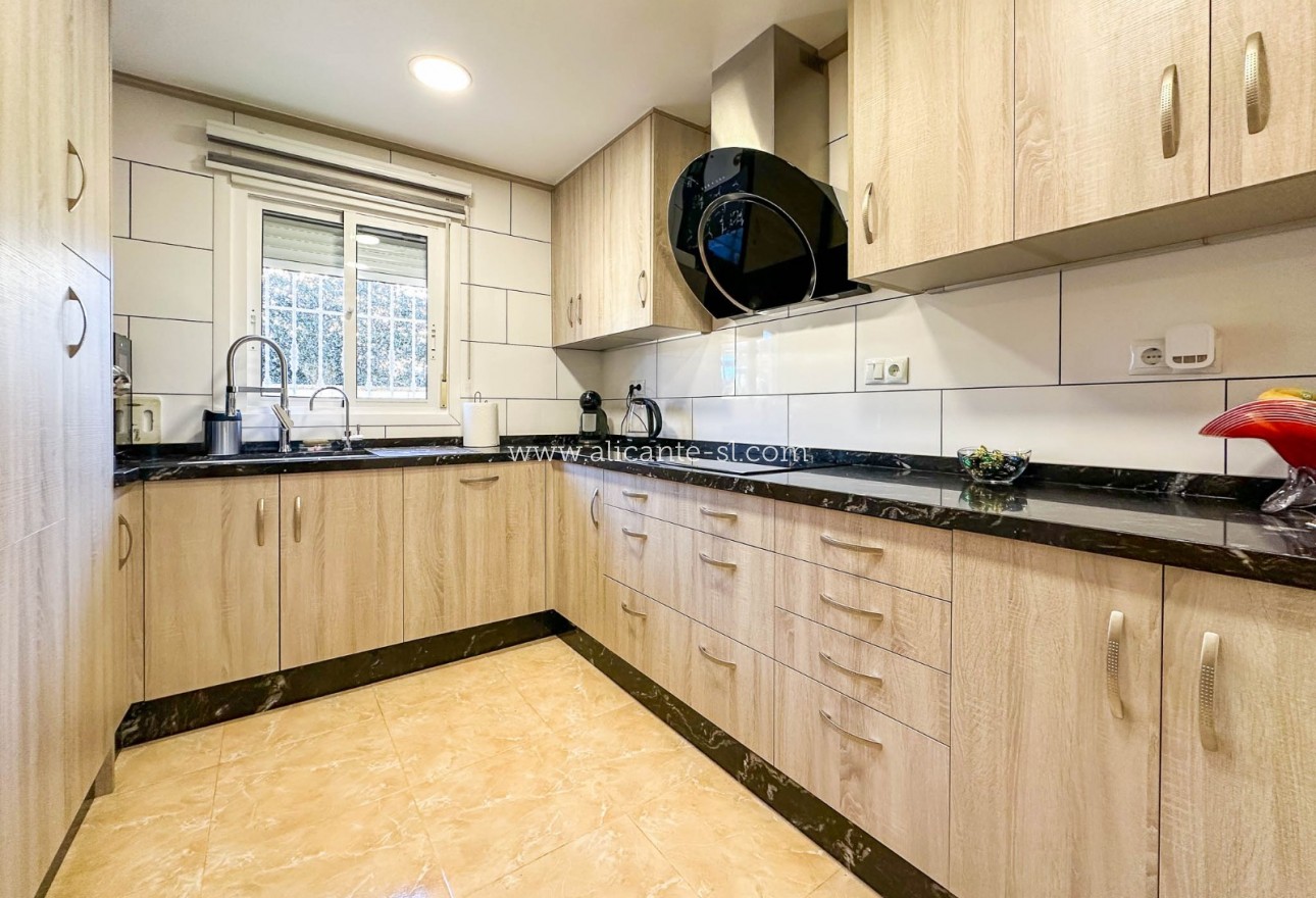 Sale - Villa  - Hondón de las Nieves