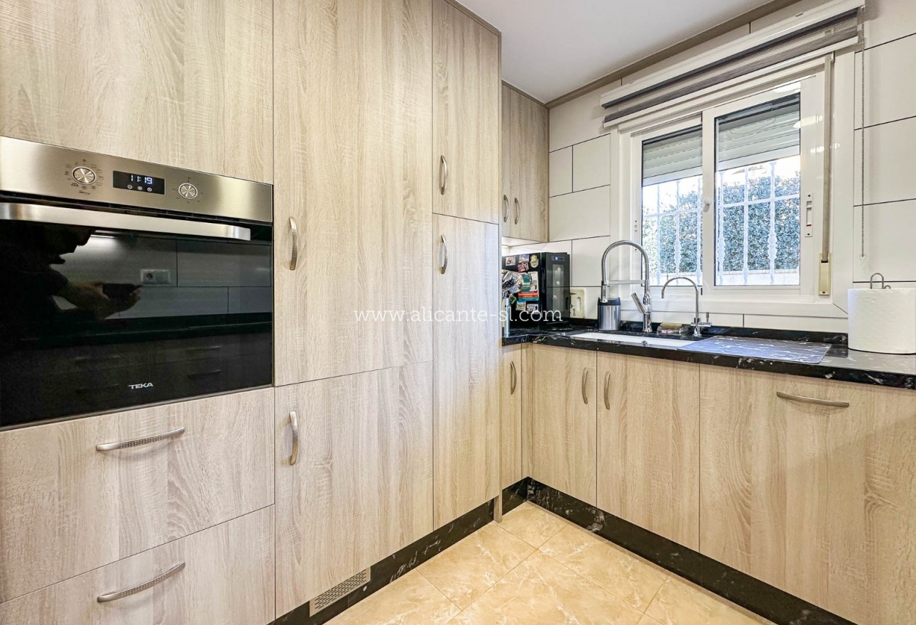 Sale - Villa  - Hondón de las Nieves