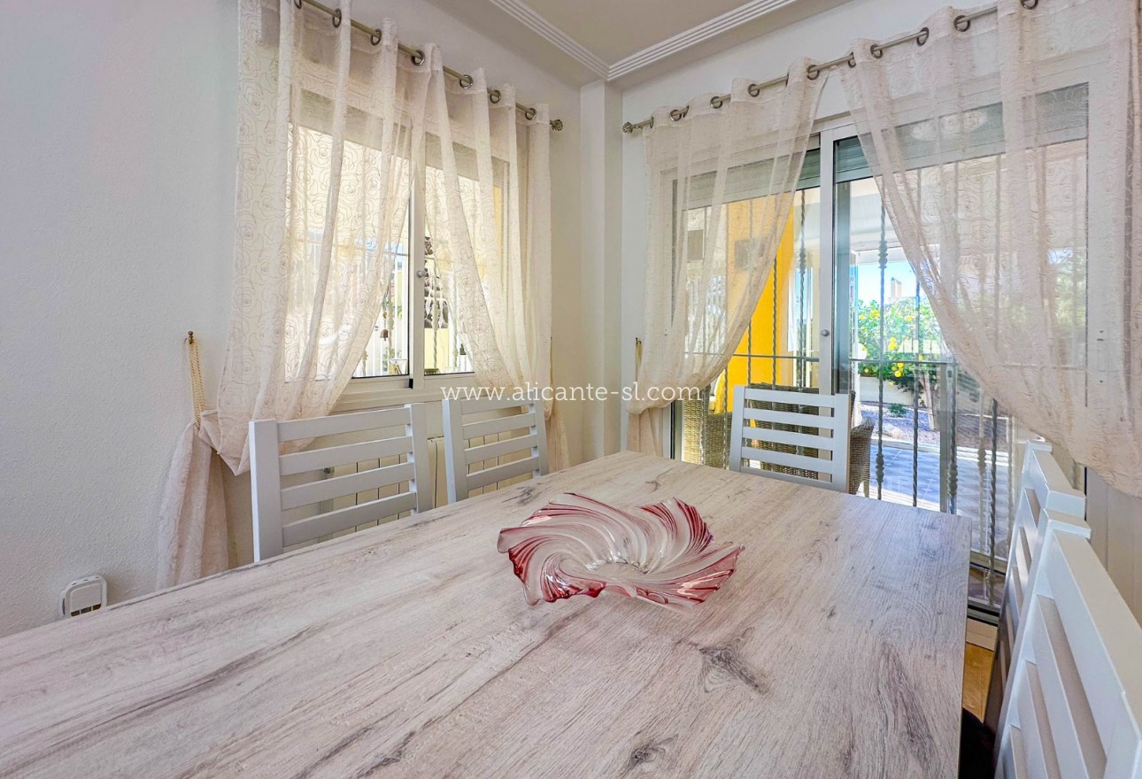 Sale - Villa  - Hondón de las Nieves