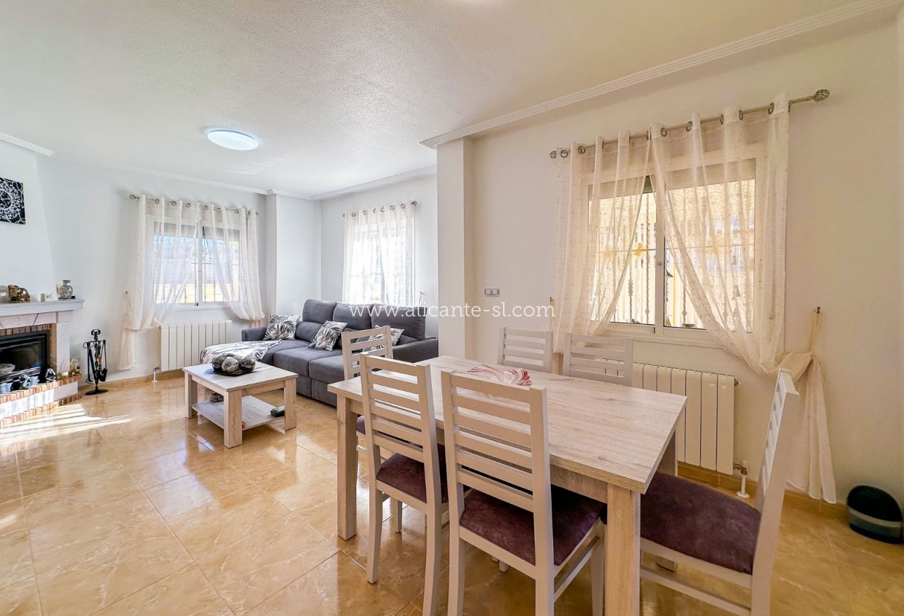 Sale - Villa  - Hondón de las Nieves