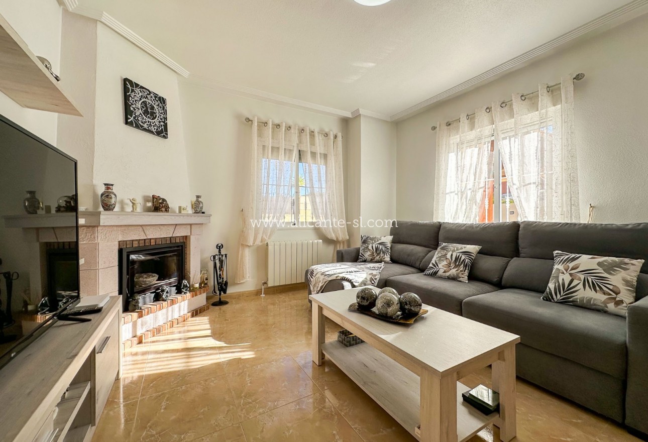 Sale - Villa  - Hondón de las Nieves