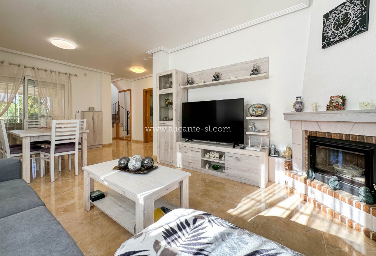 Sale - Villa  - Hondón de las Nieves