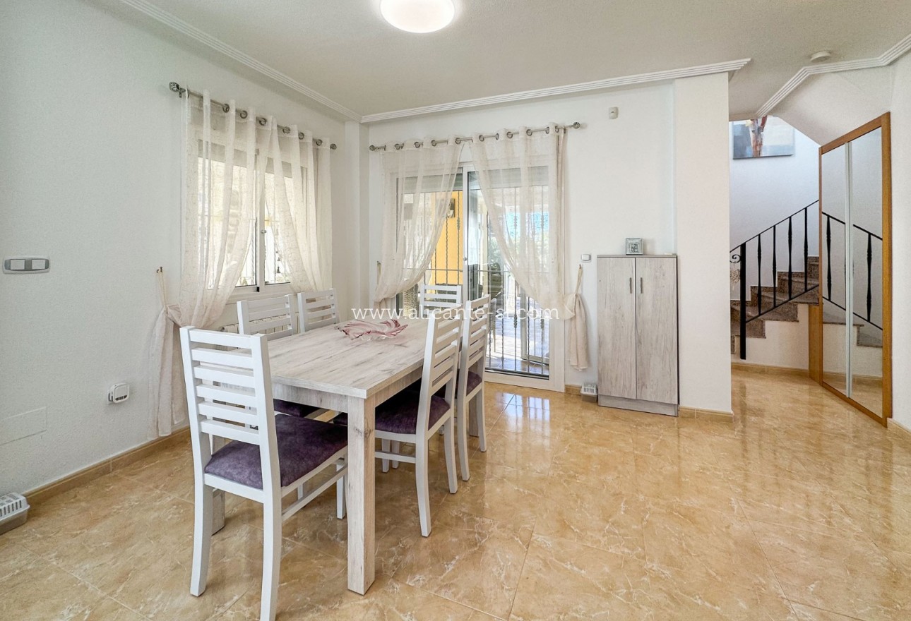 Sale - Villa  - Hondón de las Nieves