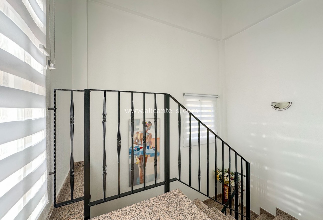 Sale - Villa  - Hondón de las Nieves