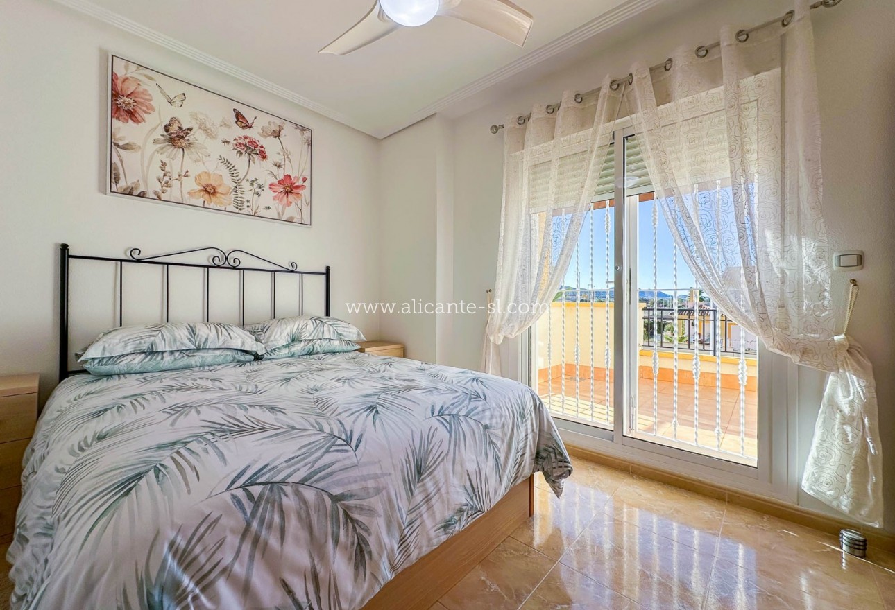 Sale - Villa  - Hondón de las Nieves