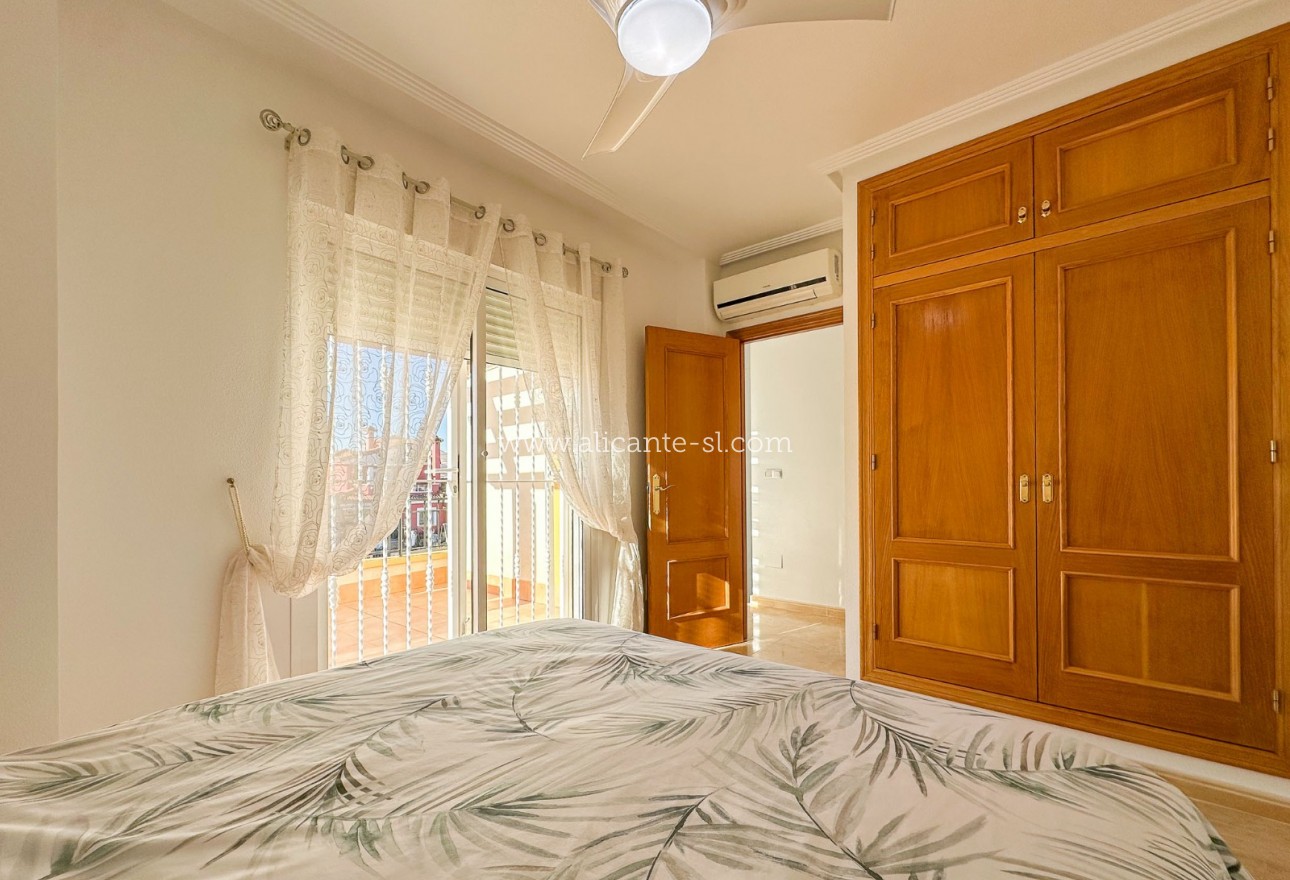 Sale - Villa  - Hondón de las Nieves