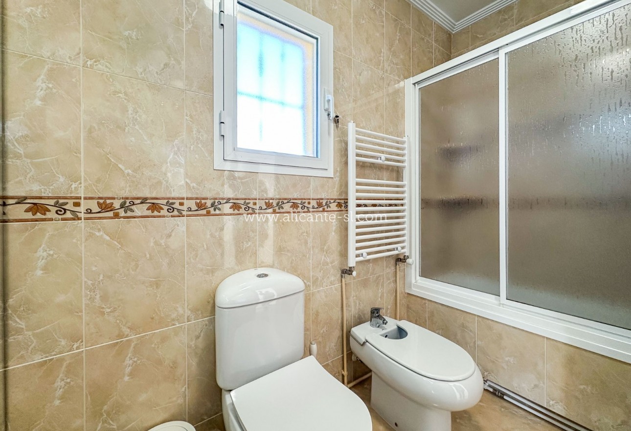 Sale - Villa  - Hondón de las Nieves