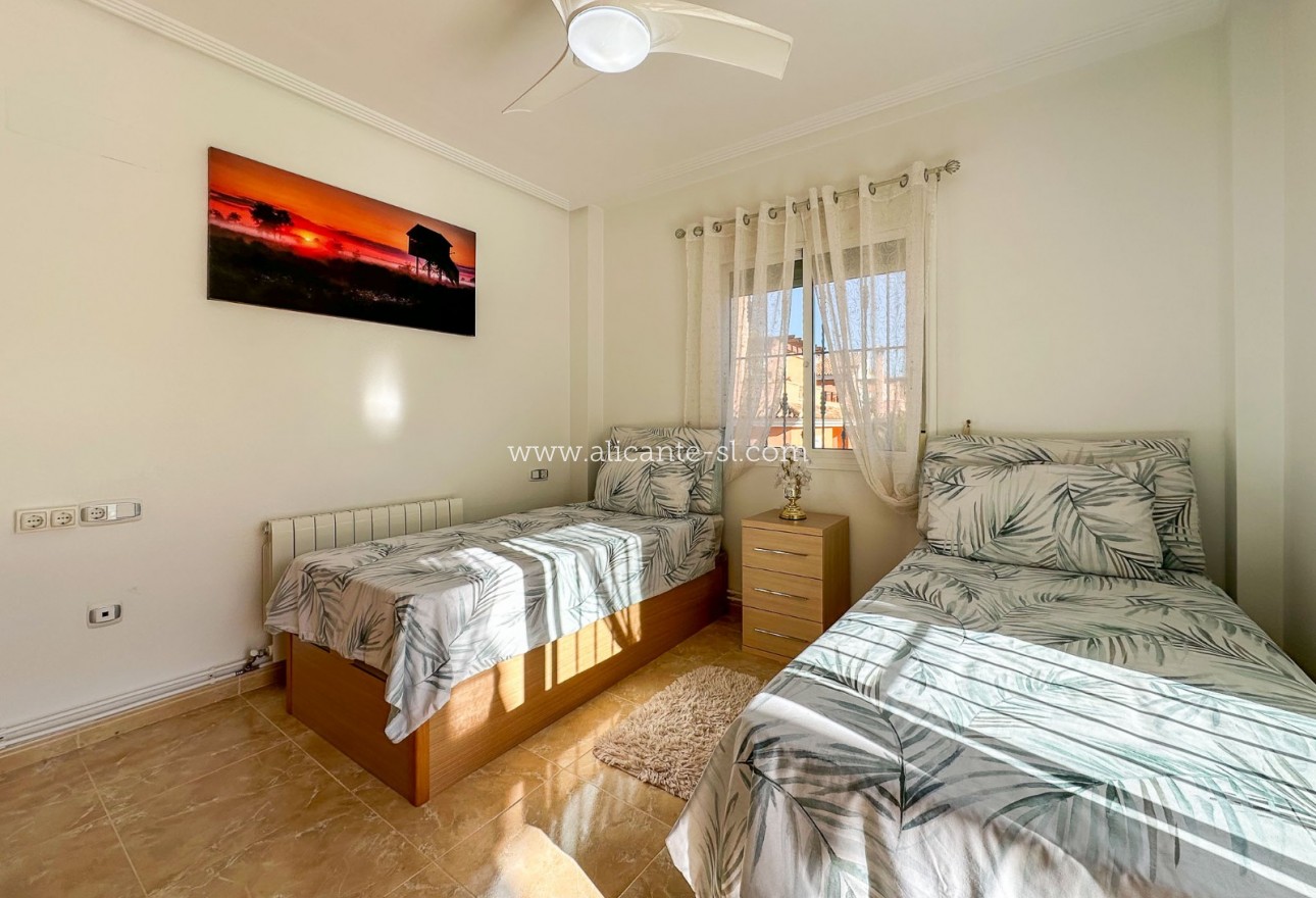 Sale - Villa  - Hondón de las Nieves