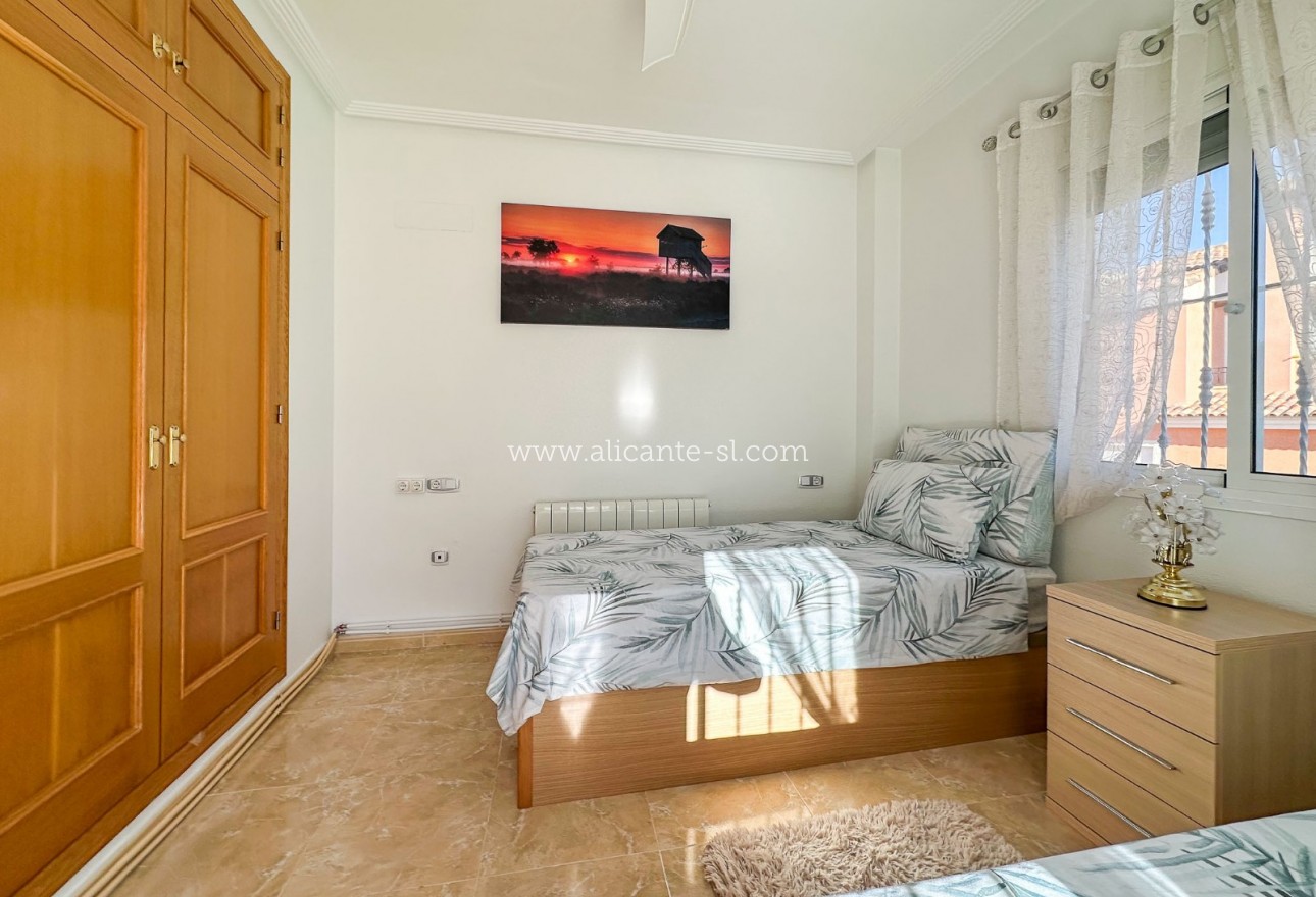 Sale - Villa  - Hondón de las Nieves