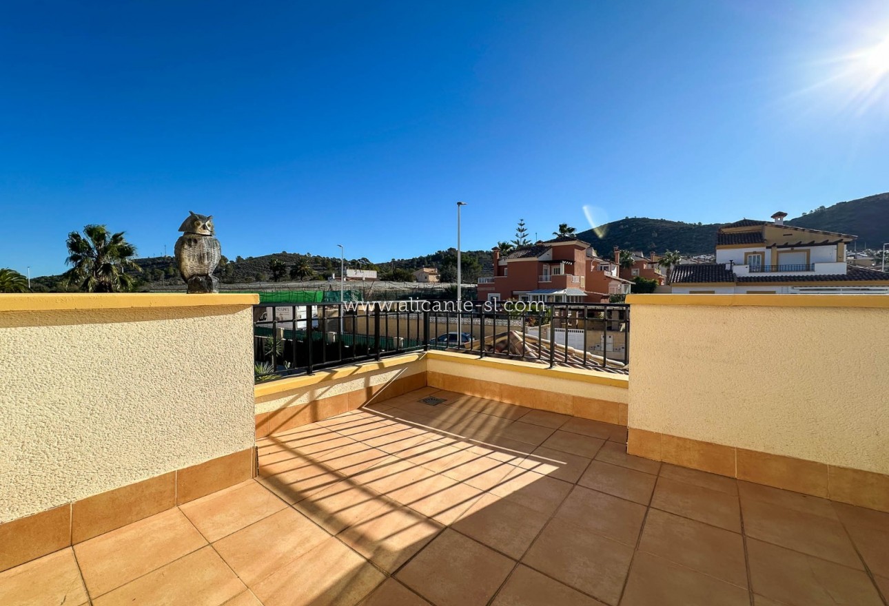 Sale - Villa  - Hondón de las Nieves