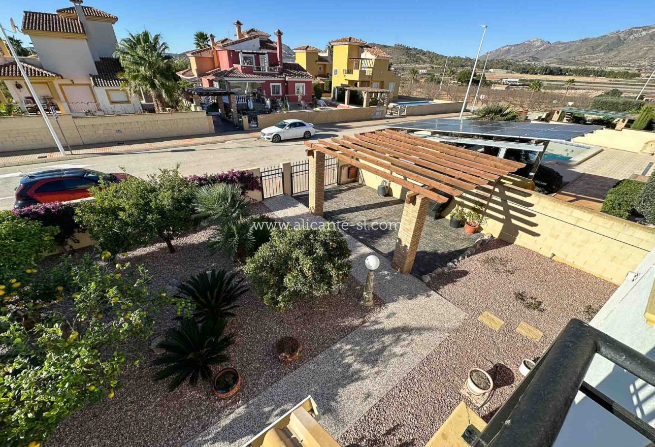 Sale - Villa  - Hondón de las Nieves