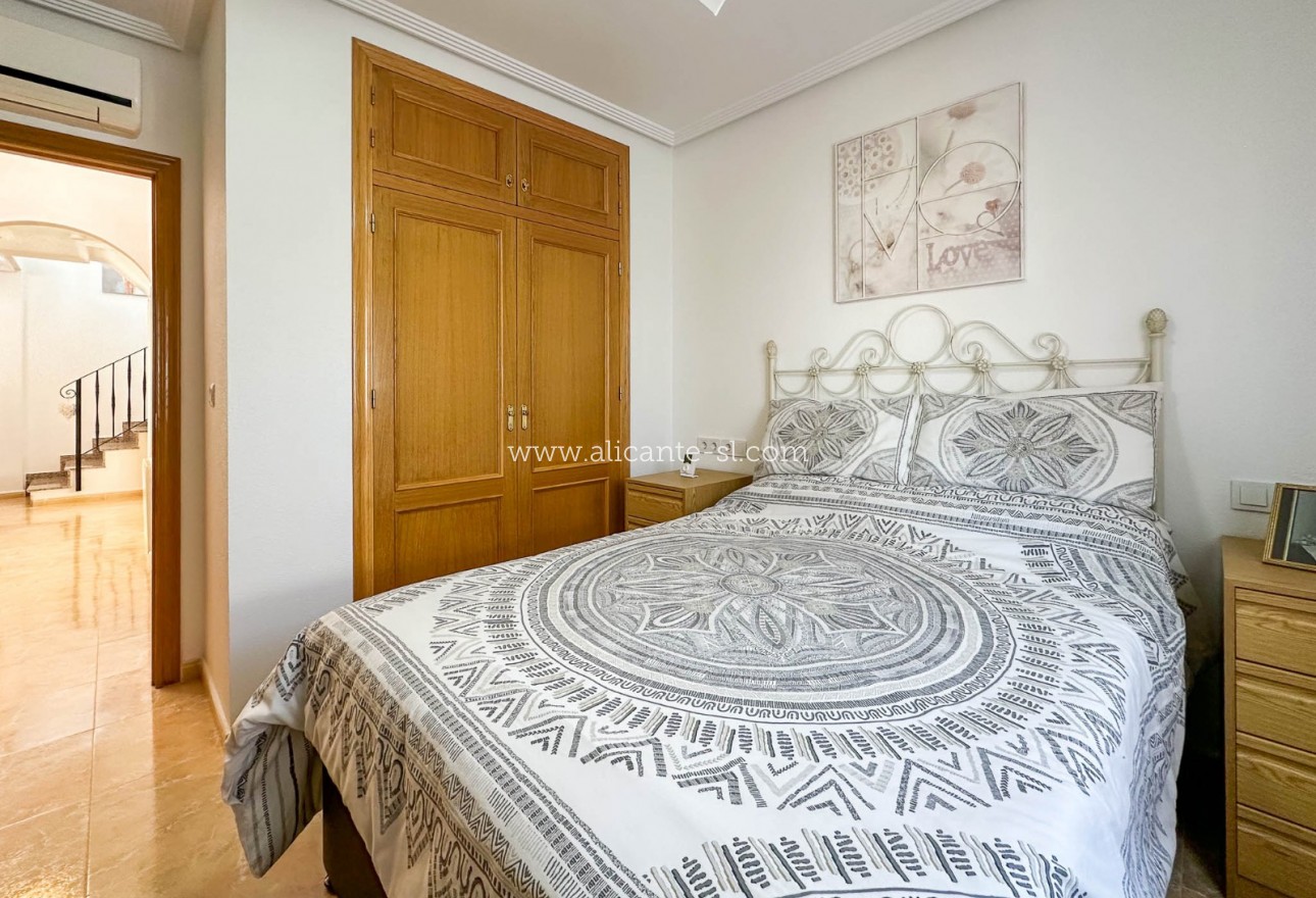 Sale - Villa  - Hondón de las Nieves