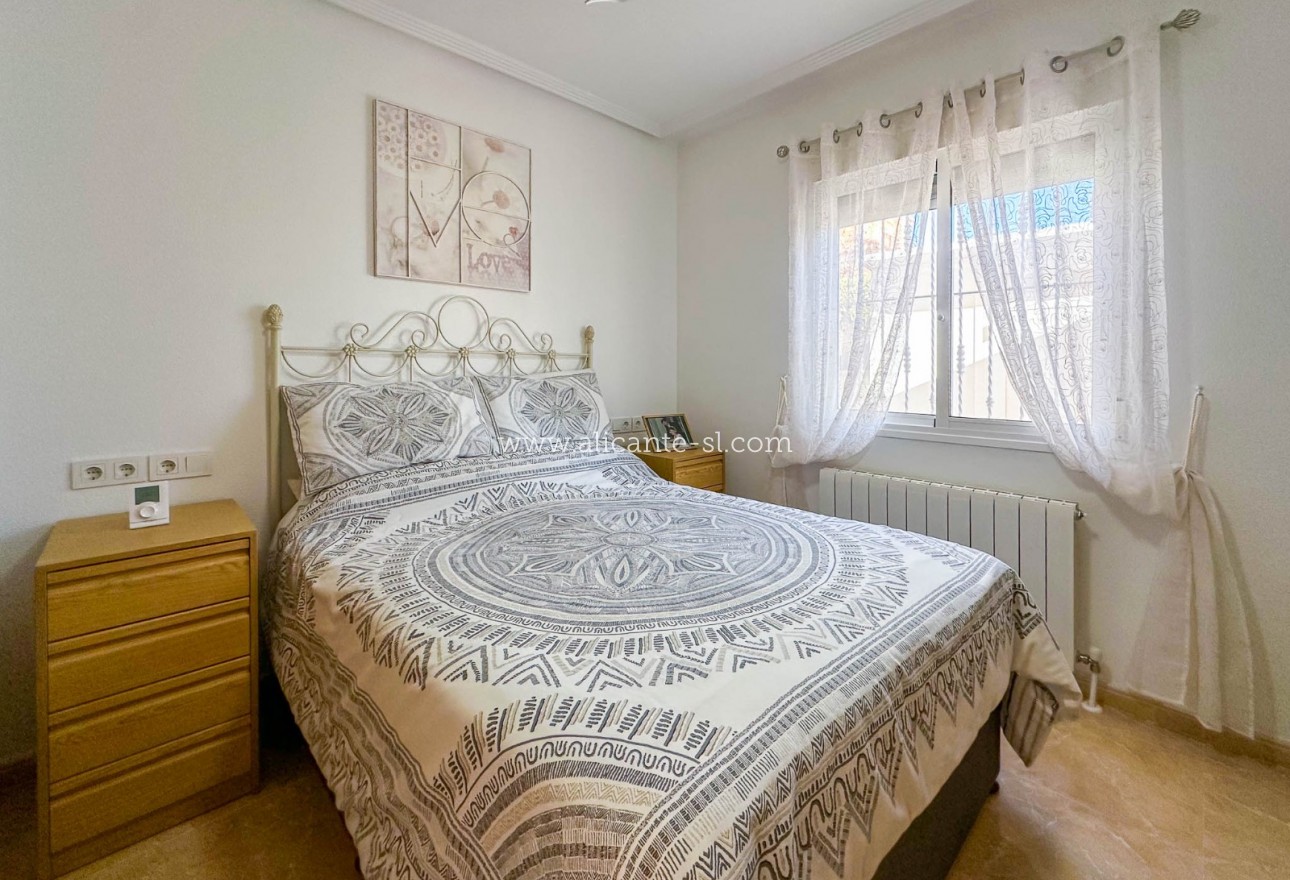 Sale - Villa  - Hondón de las Nieves