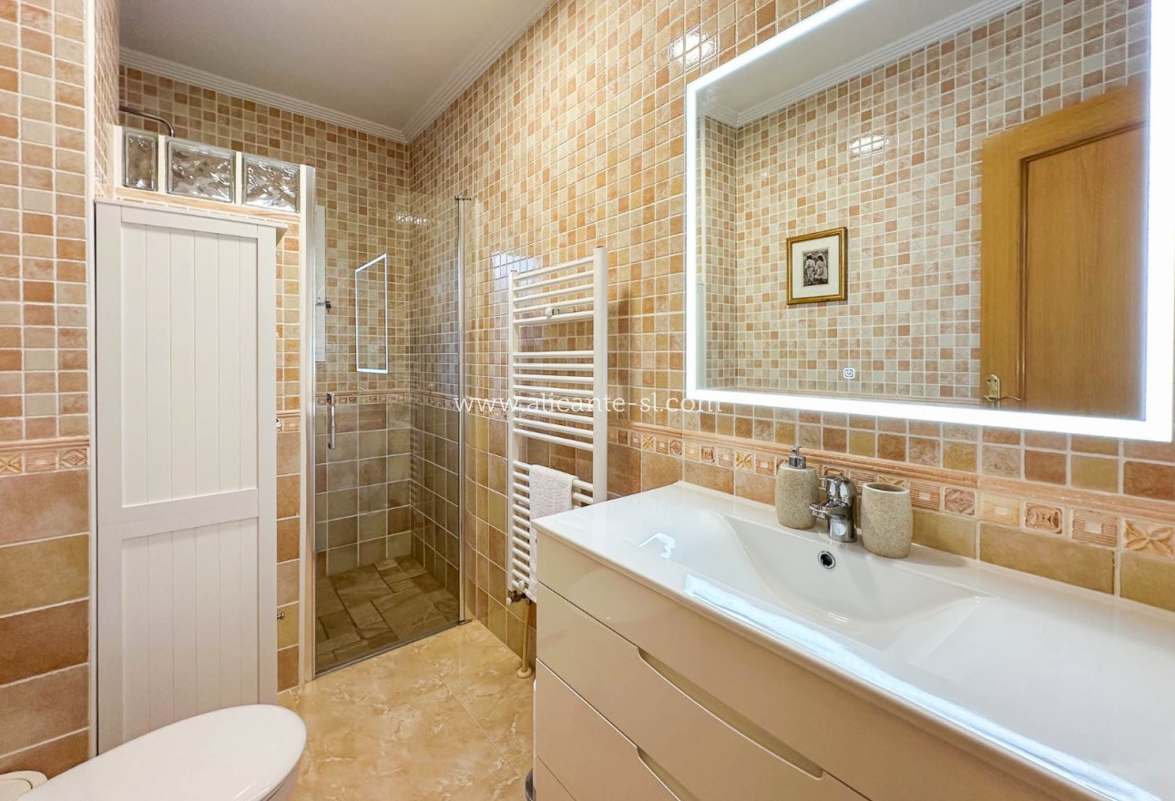 Sale - Villa  - Hondón de las Nieves