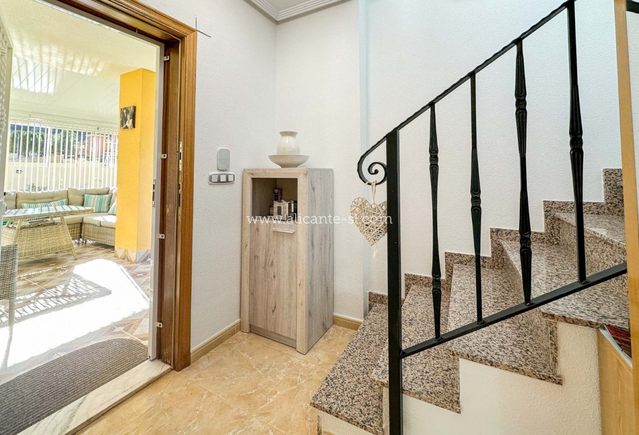 Sale - Villa  - Hondón de las Nieves