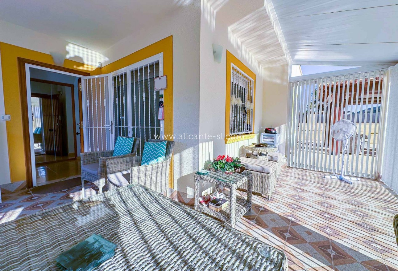 Sale - Villa  - Hondón de las Nieves