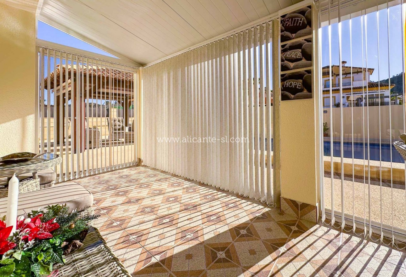 Sale - Villa  - Hondón de las Nieves