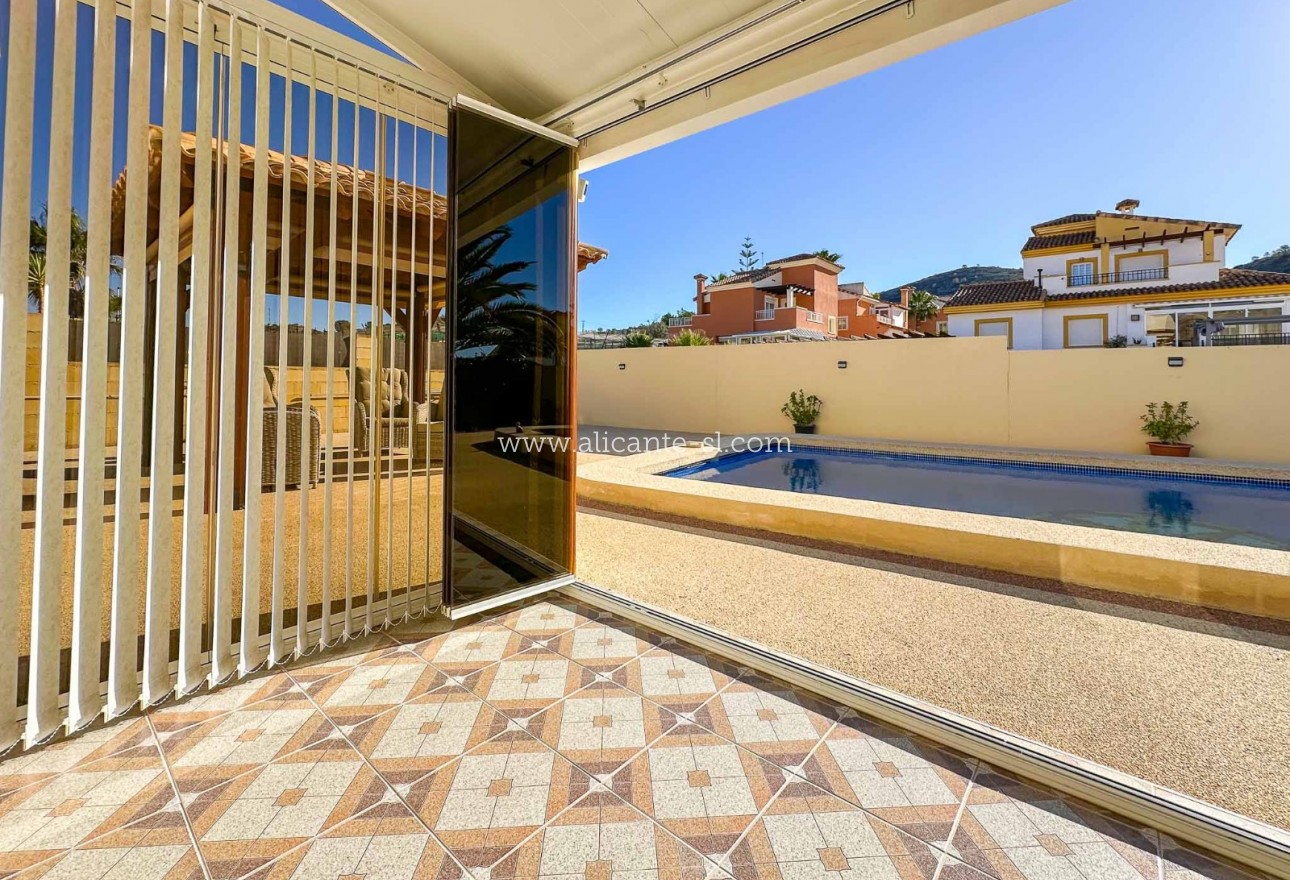 Sale - Villa  - Hondón de las Nieves