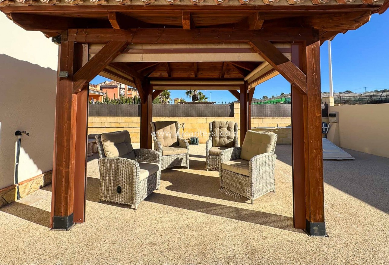 Sale - Villa  - Hondón de las Nieves