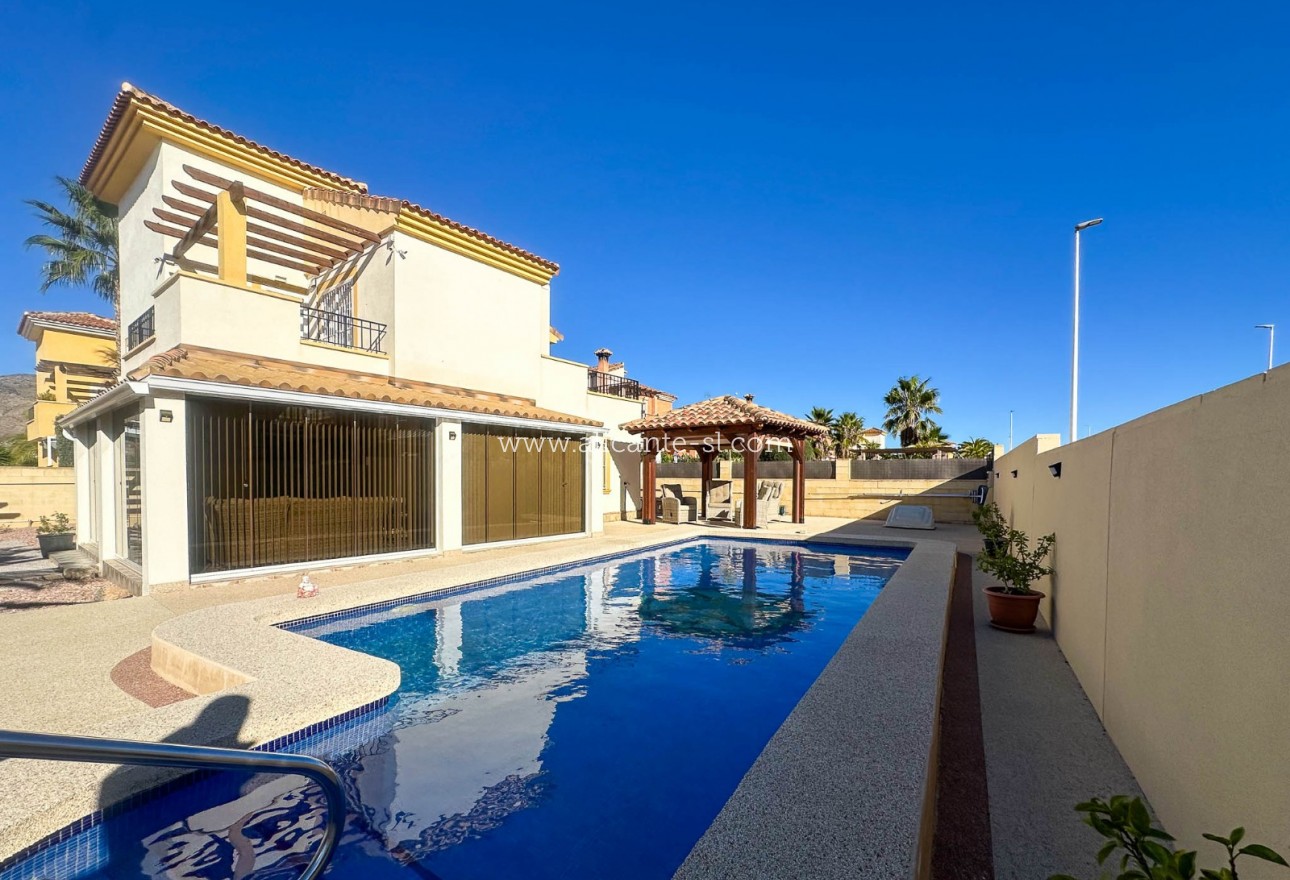 Sale - Villa  - Hondón de las Nieves