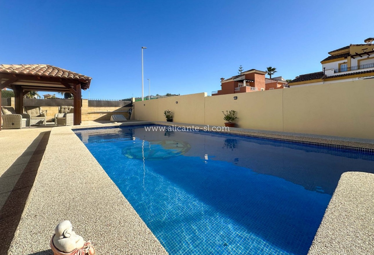 Sale - Villa  - Hondón de las Nieves