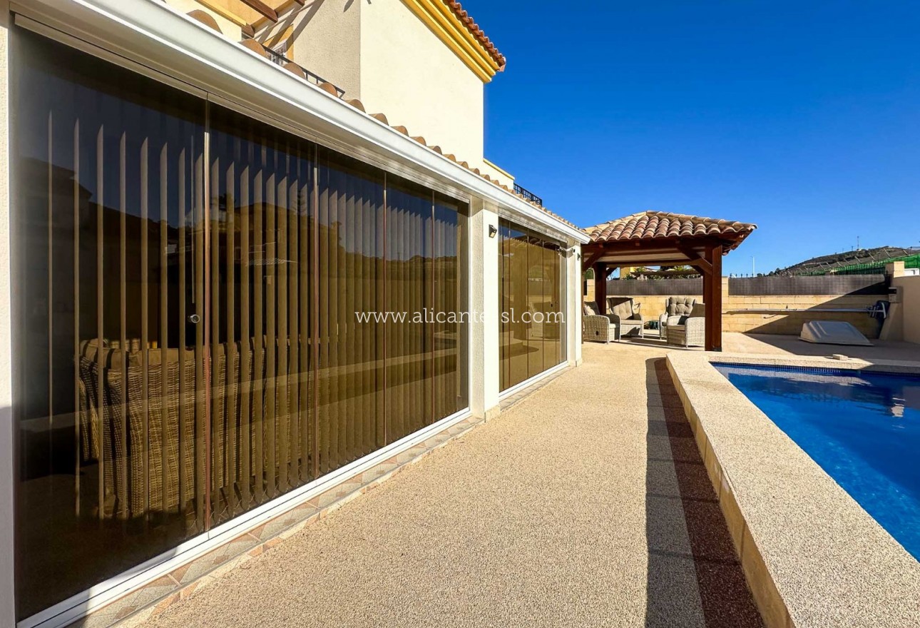 Sale - Villa  - Hondón de las Nieves