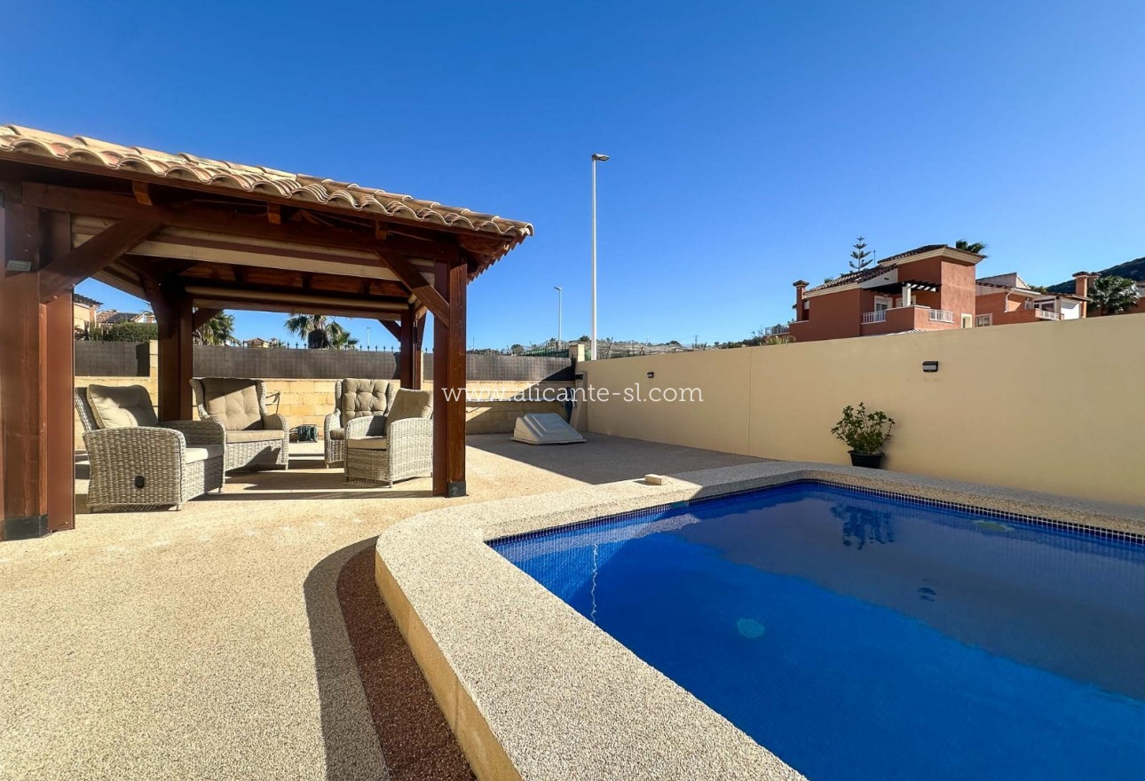 Sale - Villa  - Hondón de las Nieves