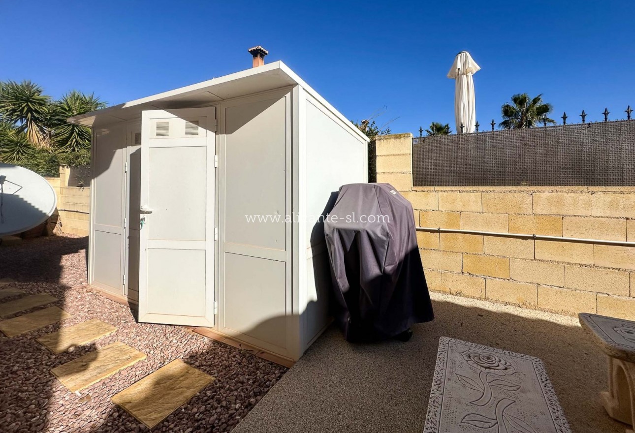 Sale - Villa  - Hondón de las Nieves