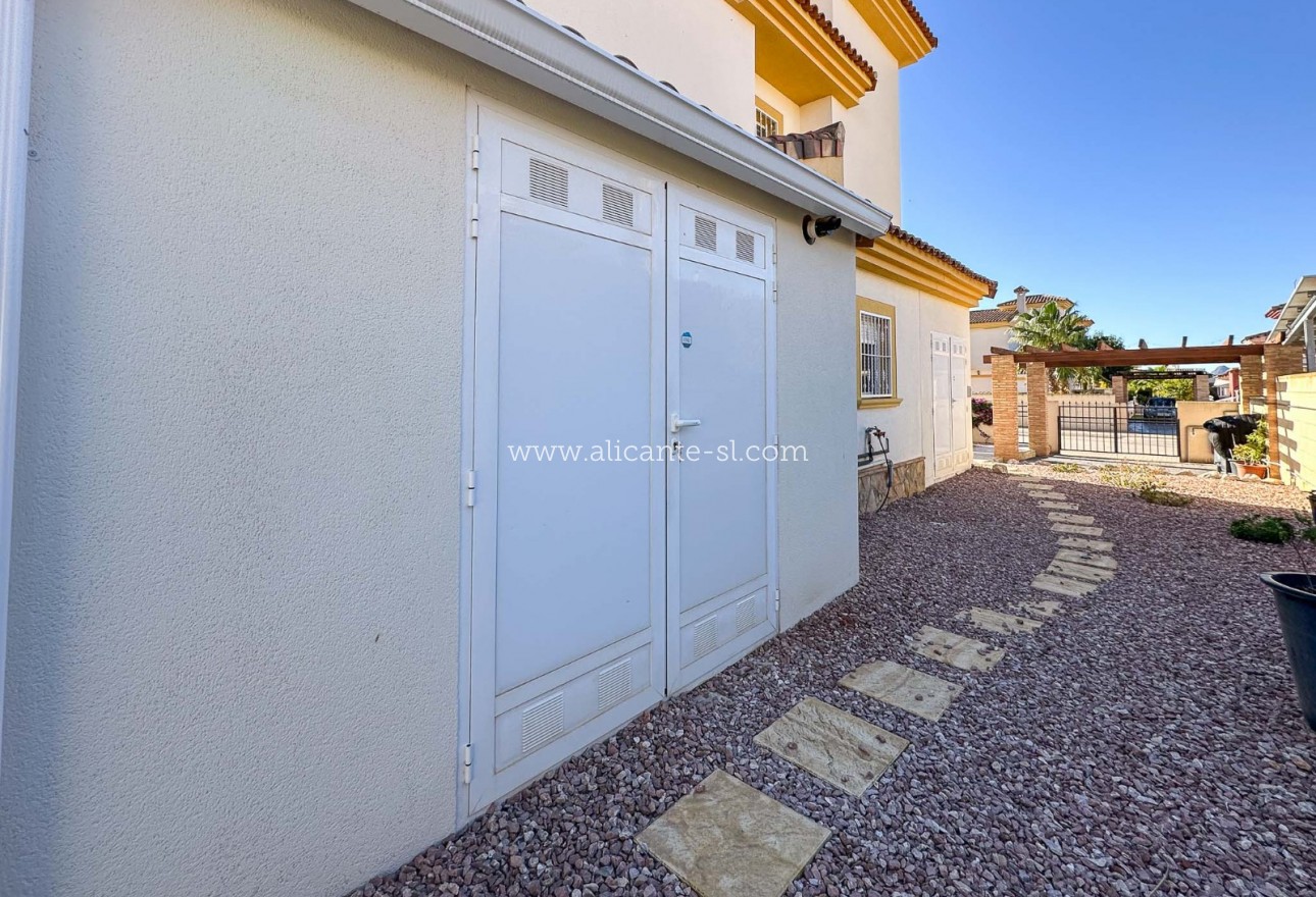 Sale - Villa  - Hondón de las Nieves