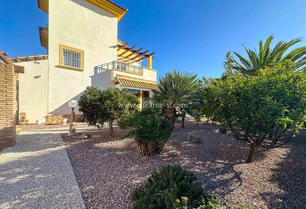 Sale - Villa  - Hondón de las Nieves